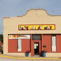 รูปภาพถ่ายที่ Back Alley Market โดย Terry P. เมื่อ 6/11/2012