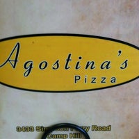 รูปภาพถ่ายที่ Agostina&amp;#39;s Pizza โดย Yrina T. เมื่อ 6/29/2012
