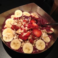 Photo taken at Vitality Bowls by Uriah B. on 4/8/2012