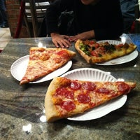 3/17/2012 tarihinde Jeremy E.ziyaretçi tarafından La Pentola Italian Pizzeria'de çekilen fotoğraf