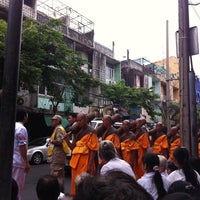 Photo taken at ตลาดหน้าวัดนาคปรก by YUI S. on 4/6/2012