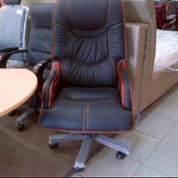 Foto scattata a Subur Furniture da Oppie 시. il 4/16/2012