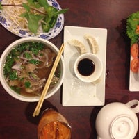 รูปภาพถ่ายที่ A Taste of Phó โดย Kayo เมื่อ 8/11/2012