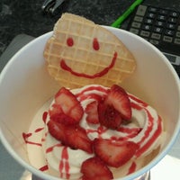 Photo taken at Sweetberry Frozen Yogurt by Indya V. on 5/23/2012