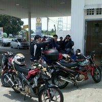 Photo taken at Shell by Adi I. on 9/2/2011