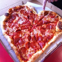 Foto tomada en John&amp;#39;s Wildwood Pizzeria  por @NickBorelli el 2/14/2012