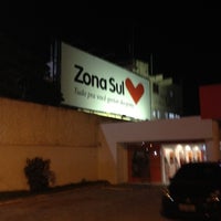 Photo taken at Pizzaria Zona Sul by Eduardo V. on 5/19/2012