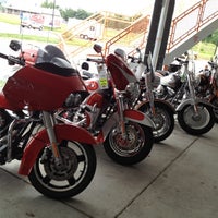 Foto tirada no(a) Four Rivers Harley-Davidson por Channing L. em 4/17/2012