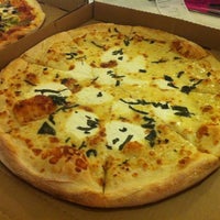 Photo taken at Flippin&amp;#39; Pizza by NOM NOM Boris on 8/27/2011