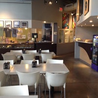 รูปภาพถ่ายที่ Artefino Art Gallery and Cafe โดย Joseph B. เมื่อ 9/7/2012