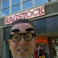 Foto diambil di Ragstock oleh Alan pada 7/1/2011