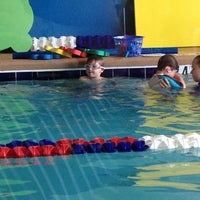 Das Foto wurde bei Aqua-Tots Swim Schools Richmond von Meredith H. am 6/12/2012 aufgenommen