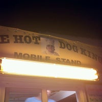 Снимок сделан в The Hot Dog King пользователем Angela B. 7/14/2012