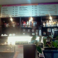 Photo taken at อ้อย Coffee&amp;#39;n Flower by Adul P. on 9/17/2011