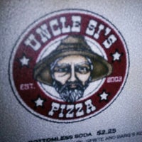 รูปภาพถ่ายที่ Uncle Si&amp;#39;s Pizza โดย Brandon R. เมื่อ 9/9/2011