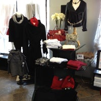 รูปภาพถ่ายที่ Kate Gray Boutique โดย Kate V. เมื่อ 1/21/2012