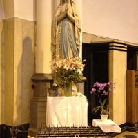 Photo taken at Église Sainte-Croix / Kerk Het Heilig Kruis by Nadia on 8/8/2012