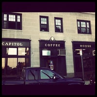 Das Foto wurde bei Capitol Coffee House von Chas W. am 6/22/2012 aufgenommen