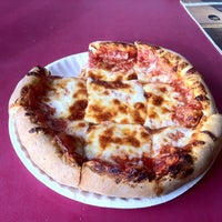 Foto scattata a Mario&amp;#39;s Pizza Northbrook da Ryan R. il 2/15/2011
