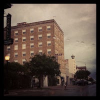รูปภาพถ่ายที่ The LaSalle Hotel โดย Gretchen T. เมื่อ 9/13/2012