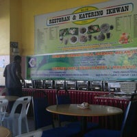 Photo taken at Restoran Ikhwan by Azril Z. on 10/27/2011