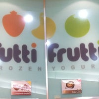 Photo taken at Tutti Frutti Frozen Yogurt by ATRS GR8 Day 2 Recycle on 8/14/2011