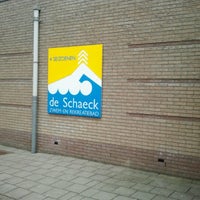 Foto diambil di Zwembad De Schaeck oleh Mieke A. pada 6/22/2012