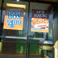 Photo taken at Popeyes Louisiana Kitchen by GENELL B. on 2/26/2012