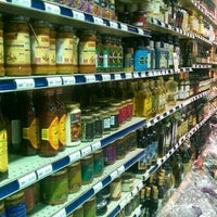 Das Foto wurde bei Sunterra Market von Ashley G. am 1/6/2012 aufgenommen