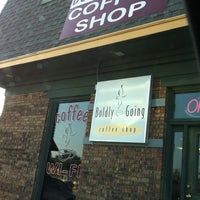 Foto tomada en Boldly Going Coffee Shop  por Katie R. el 8/23/2011