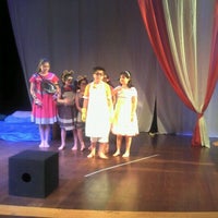 Photo taken at Teatro Cultura Inglesa Pinheiros by Tania J. on 12/9/2011