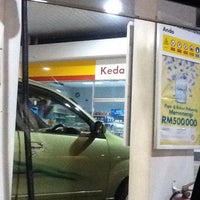 Photo taken at Shell by Johnny Y. on 11/11/2011
