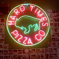 Foto tirada no(a) Hard Times Pizza por Elí M. em 12/31/2011
