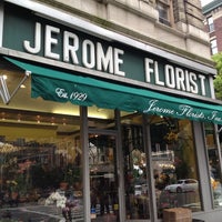 Снимок сделан в Jerome Florist пользователем Leah J. 5/3/2012