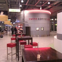 Foto tirada no(a) Swiss Coffee House por Stanislav K. em 10/29/2011
