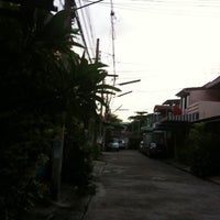 Photo taken at หมู่บ้านปิ่นนคร by sukum c. on 6/4/2011