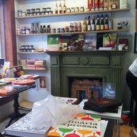Photo taken at Livraria Gourmet by Aline S. on 10/28/2011