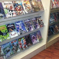 1/28/2012에 BluzillaOne님이 Dragon&amp;#39;s Lair Comics &amp;amp; Fantasy에서 찍은 사진
