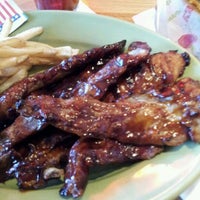 Photo taken at Applebee&amp;#39;s Grill + Bar by Eric G. on 11/11/2011