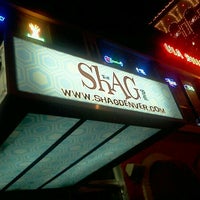 รูปภาพถ่ายที่ The Shag Lounge โดย Alejandro B. เมื่อ 10/9/2011