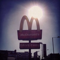Foto tirada no(a) McDonald&amp;#39;s por Miles B. em 9/9/2012