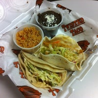 5/31/2012 tarihinde Nancy B.ziyaretçi tarafından Twisted Taco'de çekilen fotoğraf