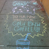 Photo prise au Green T Coffee Shop par FunkMasterTee le3/23/2012