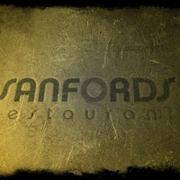 รูปภาพถ่ายที่ Sanfords โดย Shaun B. เมื่อ 1/2/2011