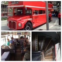 Das Foto wurde bei Big Bus Tours - London von Aki A. am 6/26/2012 aufgenommen