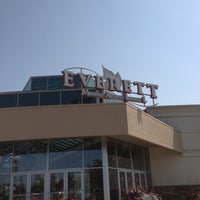 Foto tirada no(a) Everett Mall por David T. em 5/16/2012