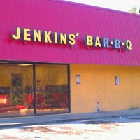 Foto tomada en Jenkins Quality Barbecue - Downtown  por S.D. M. el 1/5/2012