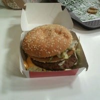 Photo prise au McDonald&amp;#39;s par Natasha Q. le10/28/2011