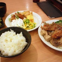 Photo taken at 赤城おろし豚精肉店 北本店 by Atsushi K. on 11/26/2011