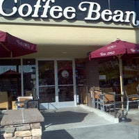 Foto diambil di The Coffee Bean &amp;amp; Tea Leaf oleh Eddie F. pada 2/12/2012